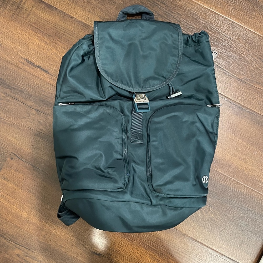 Lululemon cinch top backpack. Green.